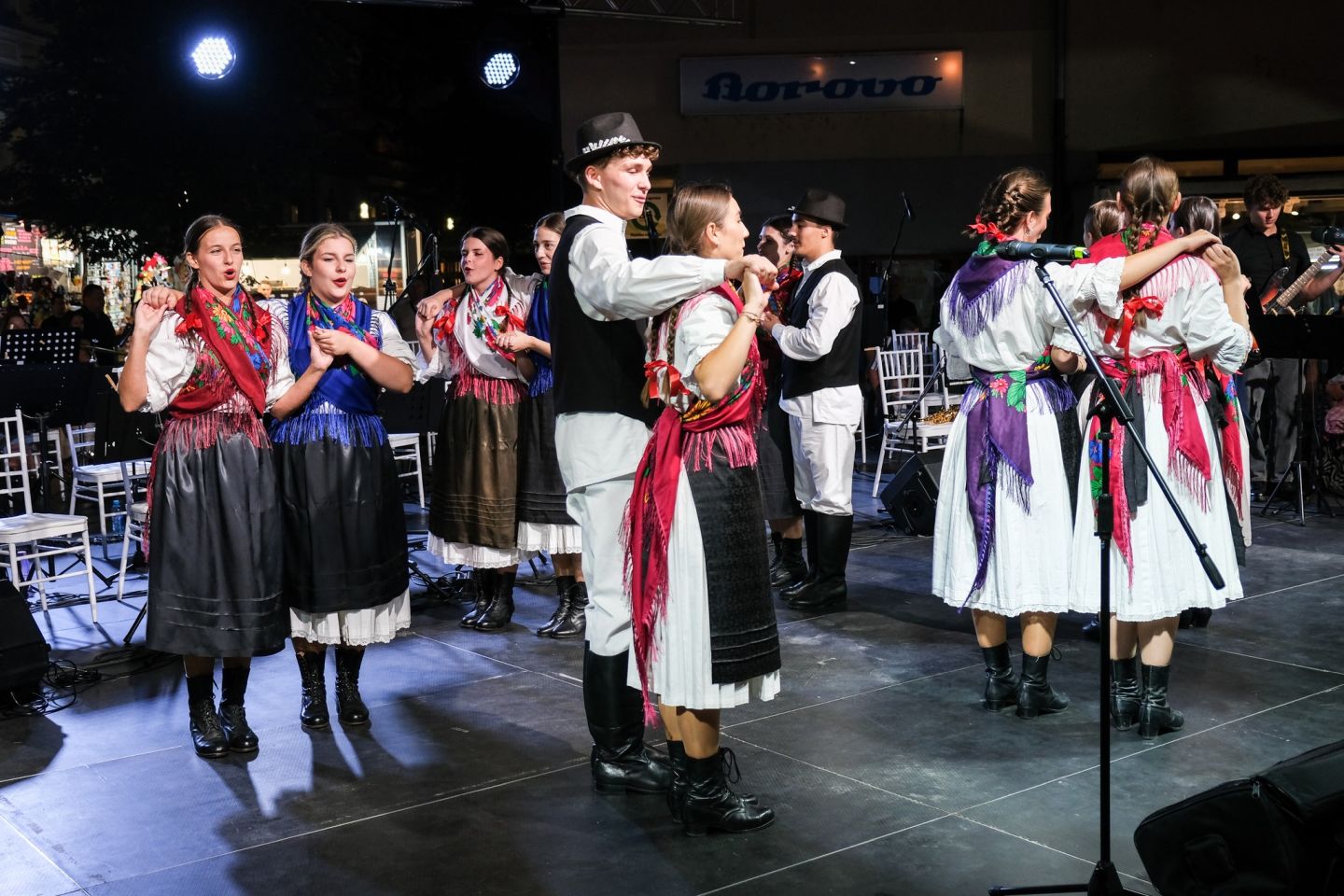 MLADOST NA POZORNICI Gimnazijalci pjesmom i plesom raznježili publiku Porcijunkulova (25)
