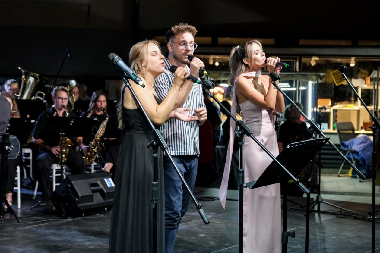 MLADOST NA POZORNICI Gimnazijalci pjesmom i plesom raznježili publiku Porcijunkulova (4) MLADOST NA POZORNICI Gimnazijalci pjesmom i plesom raznježili publiku Porcijunkulova (4)