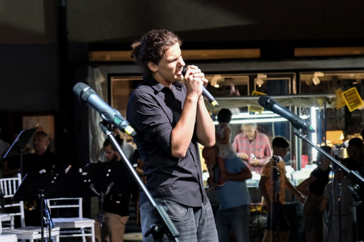 MLADOST NA POZORNICI Gimnazijalci pjesmom i plesom raznježili publiku Porcijunkulova (5) MLADOST NA POZORNICI Gimnazijalci pjesmom i plesom raznježili publiku Porcijunkulova (5)