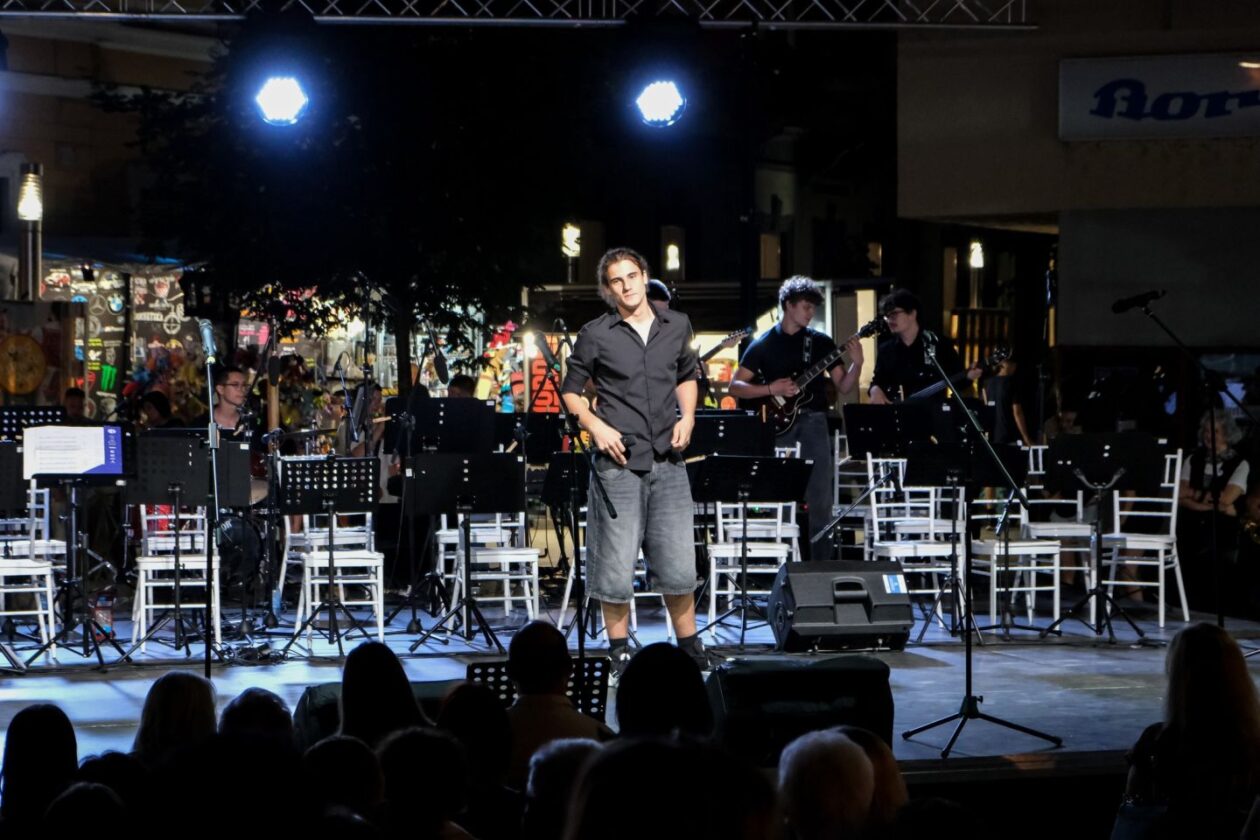 MLADOST NA POZORNICI Gimnazijalci pjesmom i plesom raznježili publiku Porcijunkulova (8) MLADOST NA POZORNICI Gimnazijalci pjesmom i plesom raznježili publiku Porcijunkulova (8)