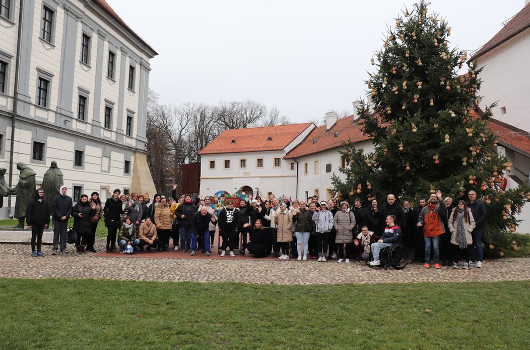 MMČ Humana Nova 222 MMČ Humana Nova 222