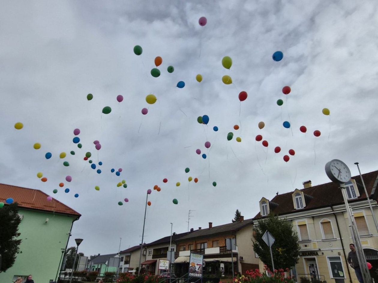 MURSKO SREDIŠĆE Šareni baloni obojili nebo – mališani iz Maslačka otvorili Dječji tjedan (2)