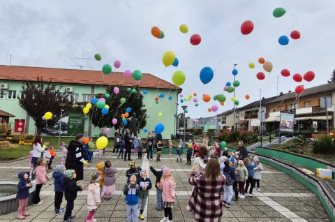 MURSKO SREDIŠĆE Šareni baloni obojili nebo – mališani iz Maslačka otvorili Dječji tjedan (3)