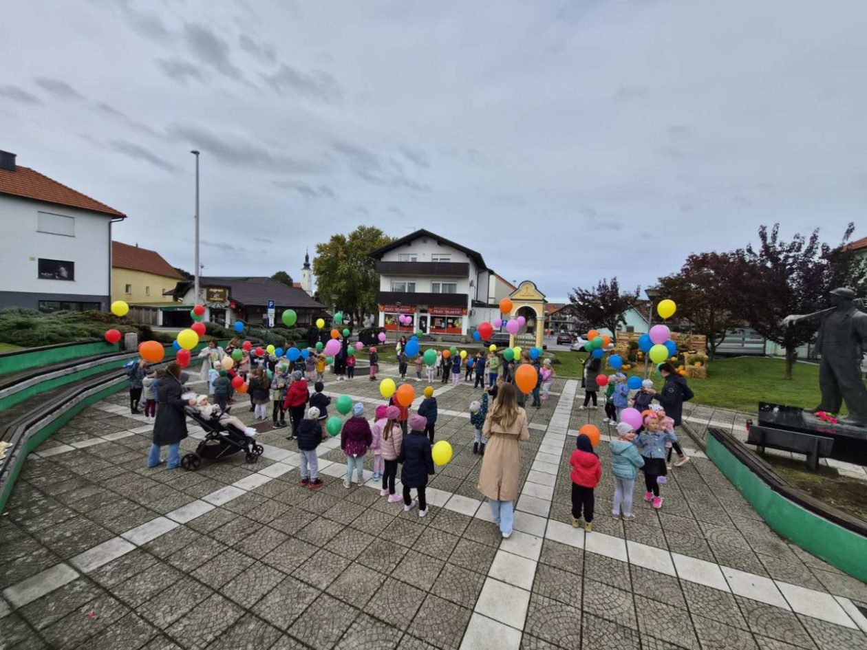 MURSKO SREDIŠĆE Šareni baloni obojili nebo – mališani iz Maslačka otvorili Dječji tjedan (4)