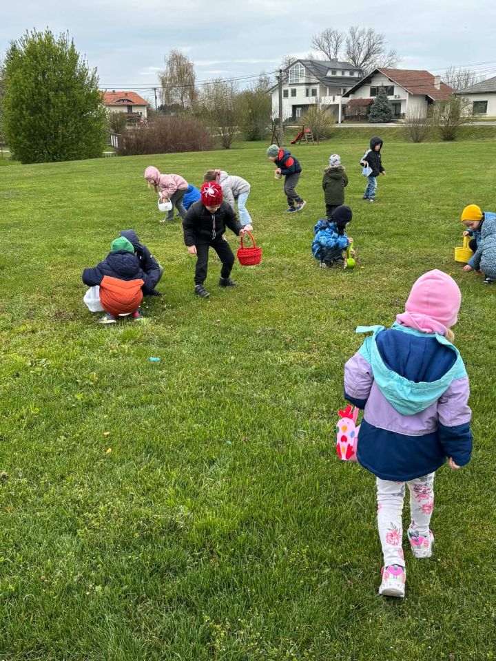 MURSKO SREDIŠĆE Uskrsni zec i zečica posjetili su mališane u Dječjem vrtiću Maslačak (1)