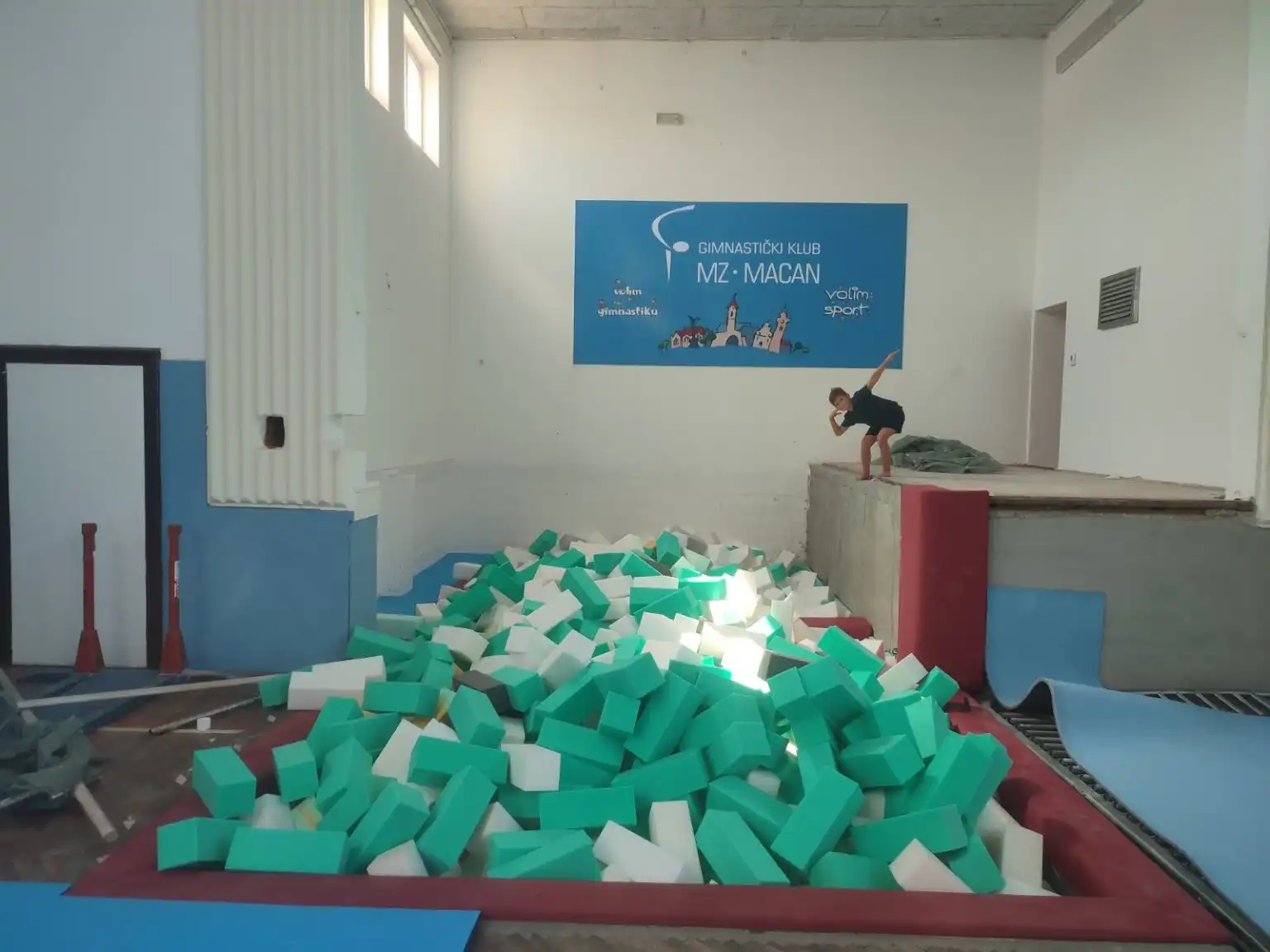 Macanov dom (1) Macanov dom (1)