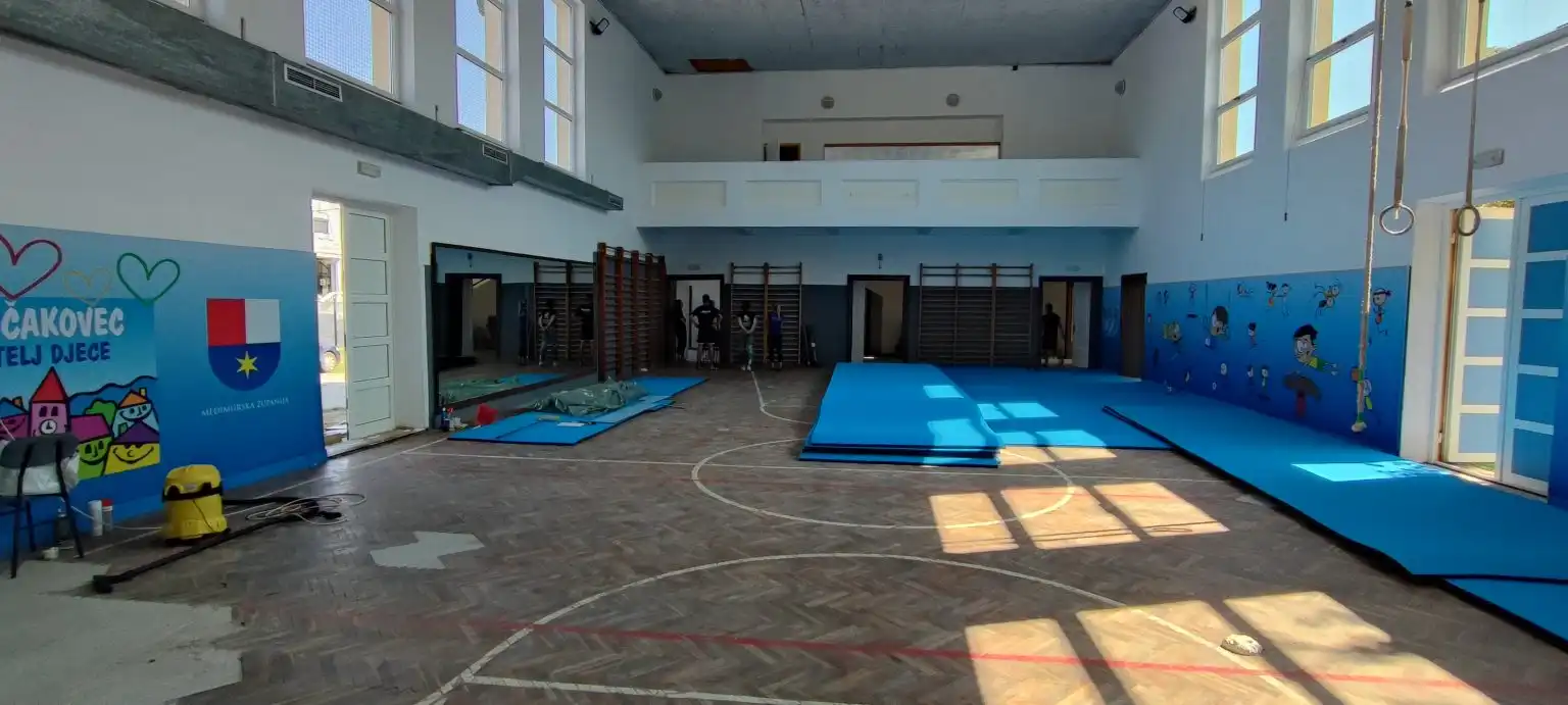 Macanov dom (15) Macanov dom (15)