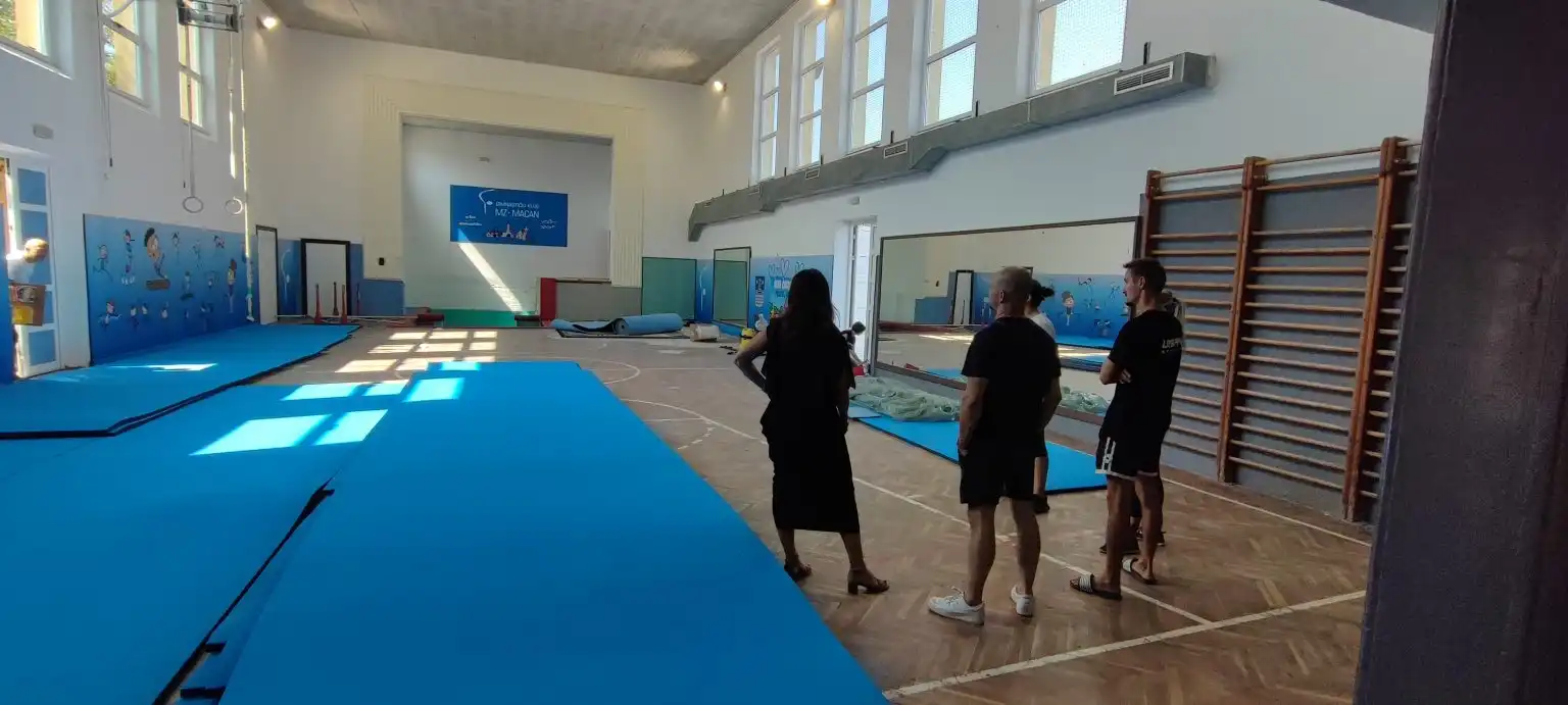 Macanov dom (25) Macanov dom (25)