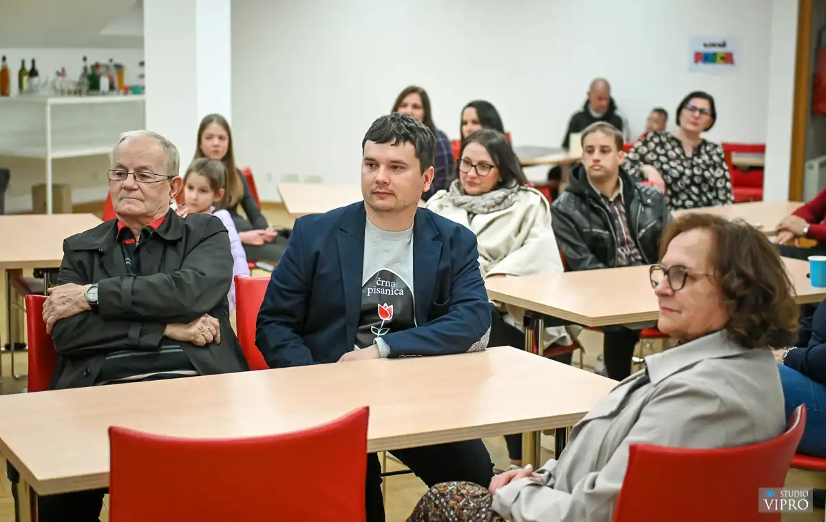 Maja Lesinger,jaje na crno,slikovnica