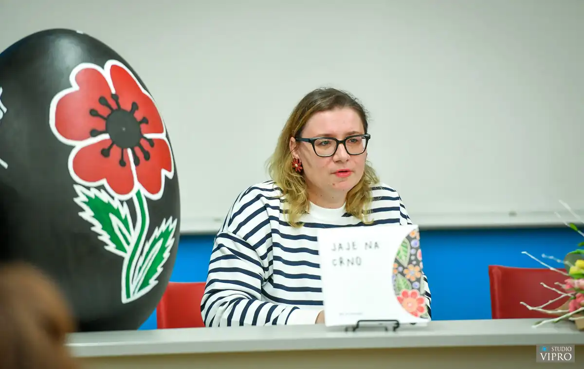Maja Lesinger,jaje na crno,slikovnica (2)