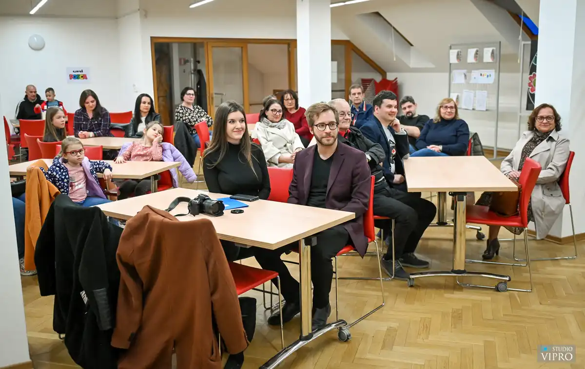 Maja Lesinger,jaje na crno,slikovnica (3)