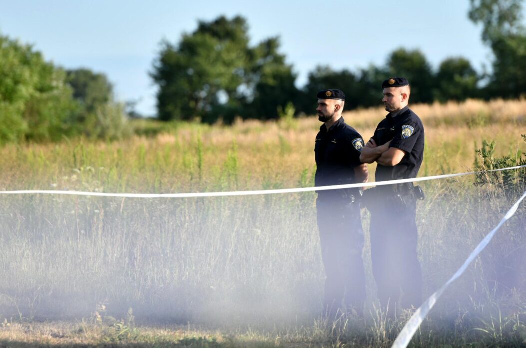 Policijski očevid kod Male Subotice gdje je pronađeno tijelo muškarca, sumnja se na ubojstvo Policijski očevid kod Male Subotice gdje je pronađeno tijelo muškarca, sumnja se na ubojstvo