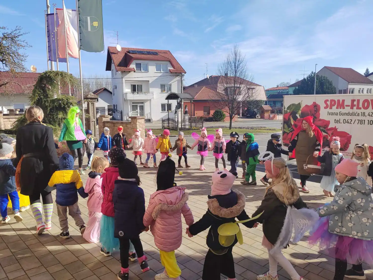 Male maškare ispred uprave GMS 2025 (1)