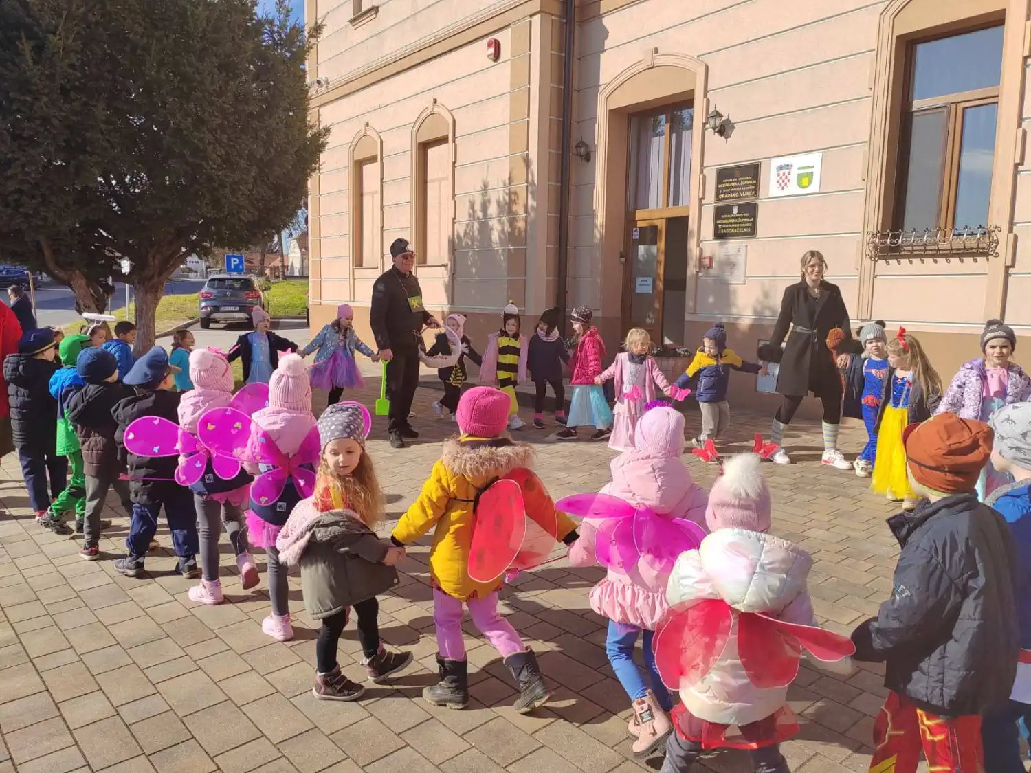 Male maškare ispred uprave GMS 2025 (10)