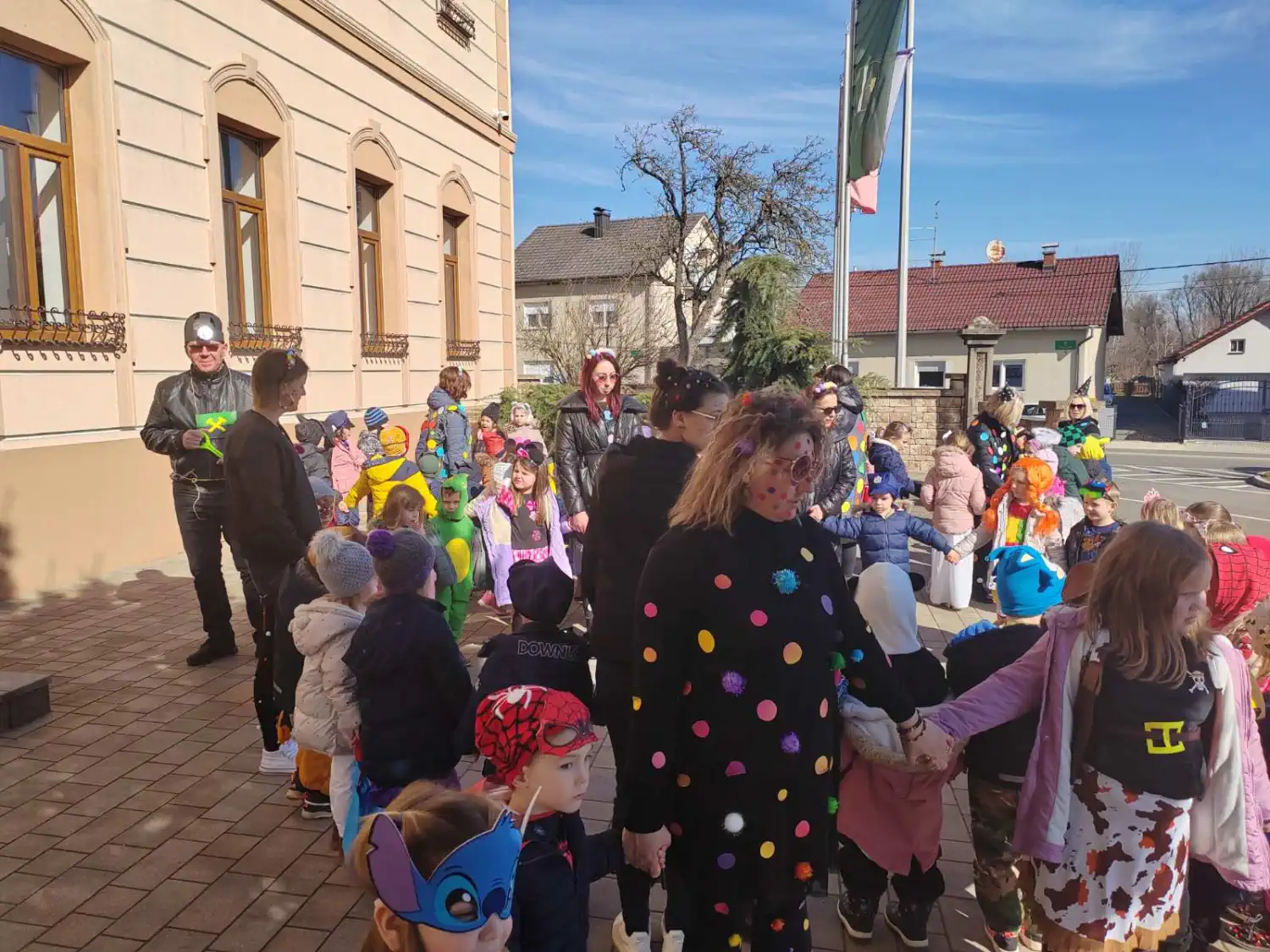 Male maškare ispred uprave GMS 2025 (11)