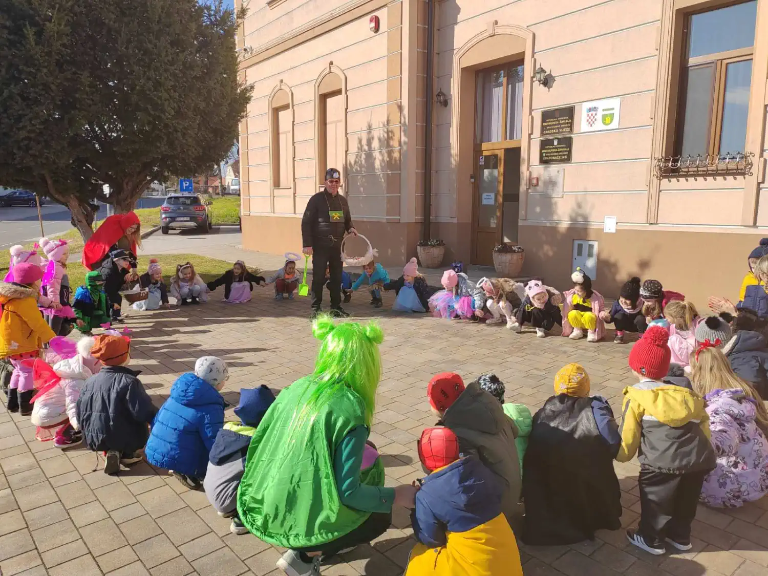 Male maškare ispred uprave GMS 2025 (12)