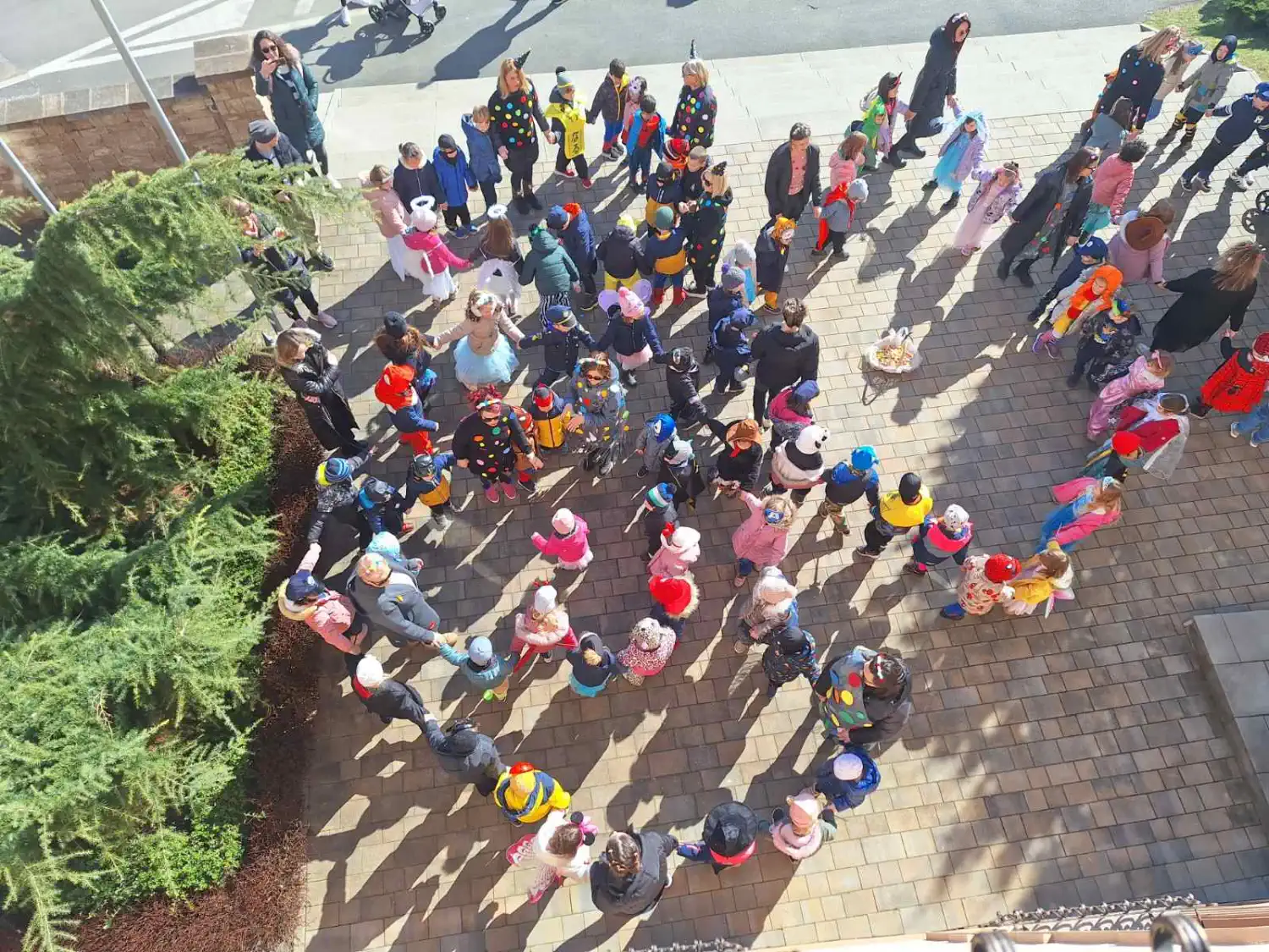 Male maškare ispred uprave GMS 2025 (17)