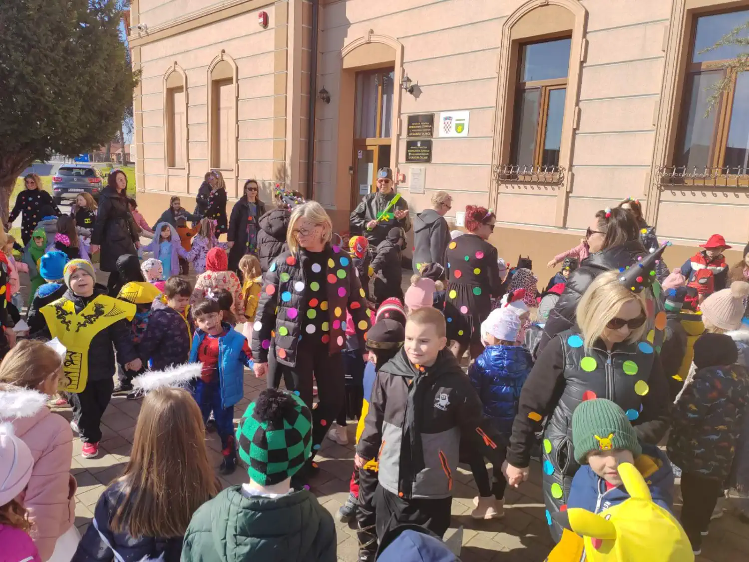 Male maškare ispred uprave GMS 2025 (8)