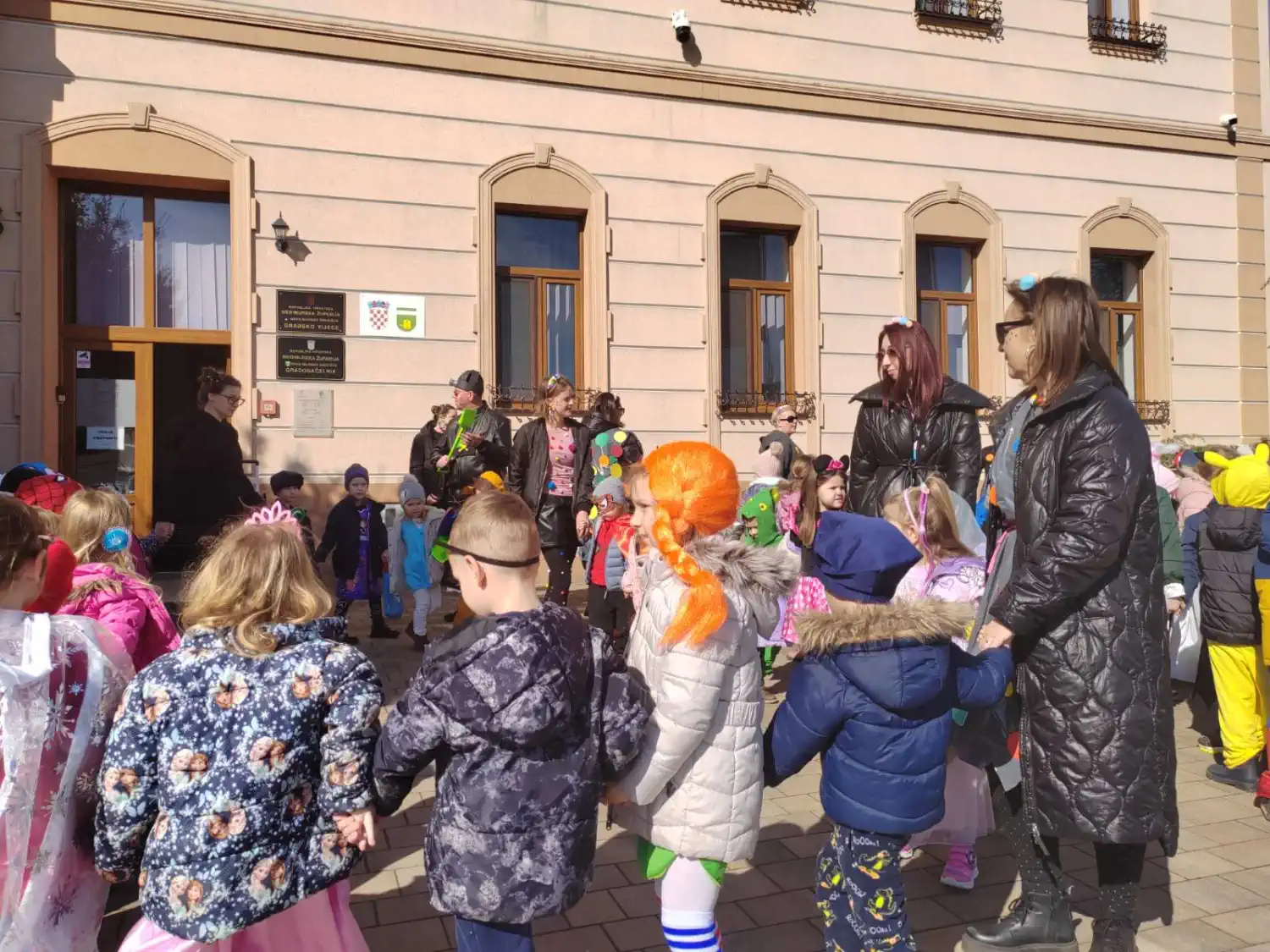 Male maškare ispred uprave GMS 2025 (9)