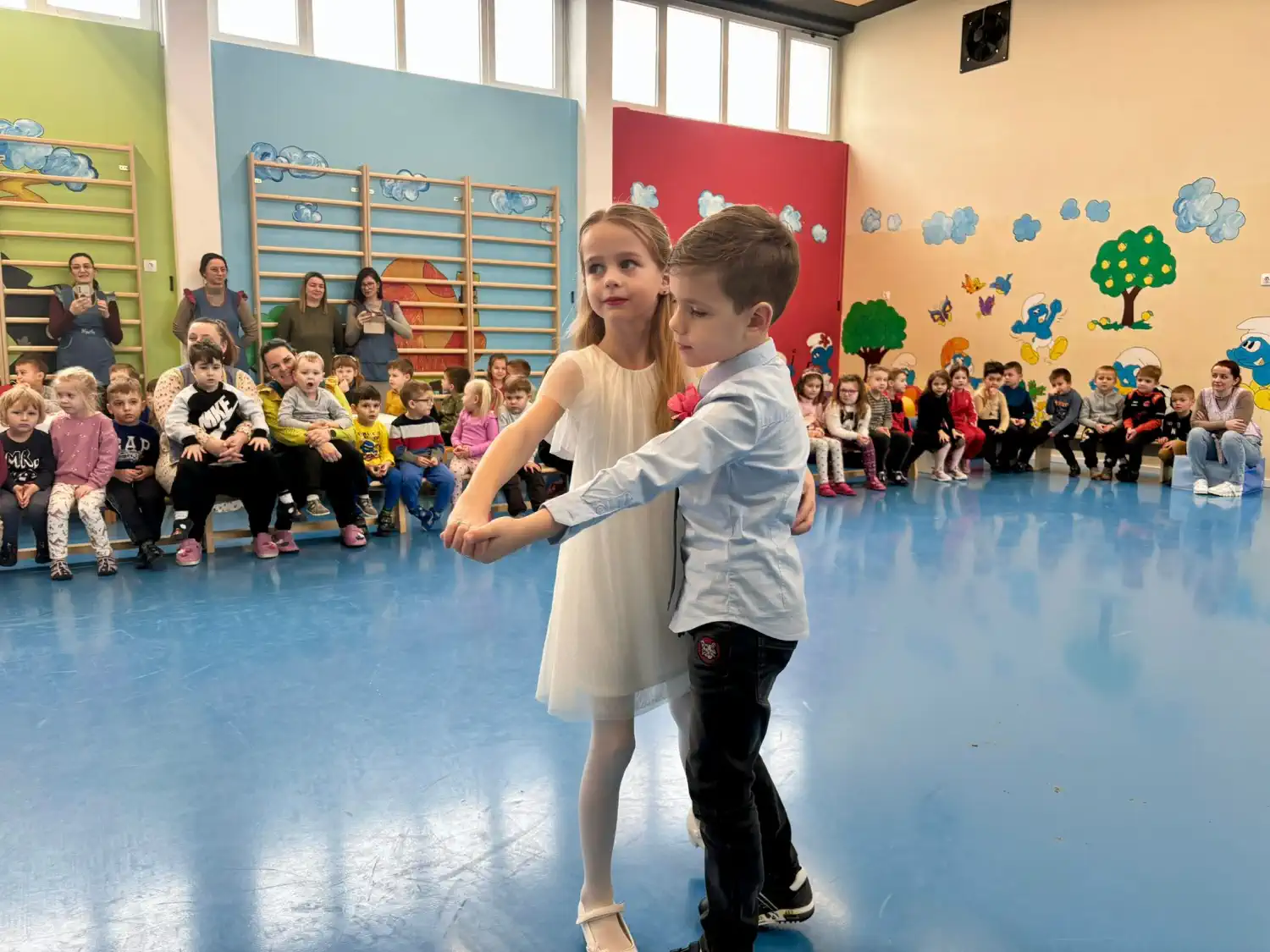 Mali folkloraši iz Šenkovca oduševili Prelog s međimurskim običajima (13) Mali folkloraši iz Šenkovca oduševili Prelog s međimurskim običajima (13)