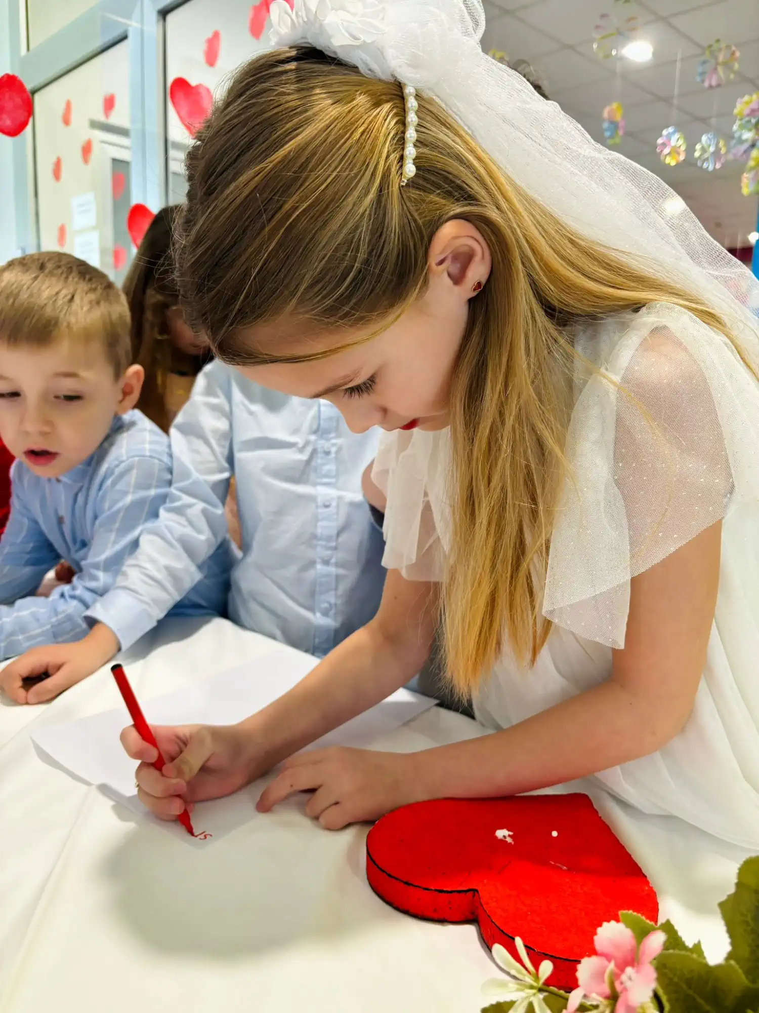 Mali folkloraši iz Šenkovca oduševili Prelog s međimurskim običajima (14) Mali folkloraši iz Šenkovca oduševili Prelog s međimurskim običajima (14)