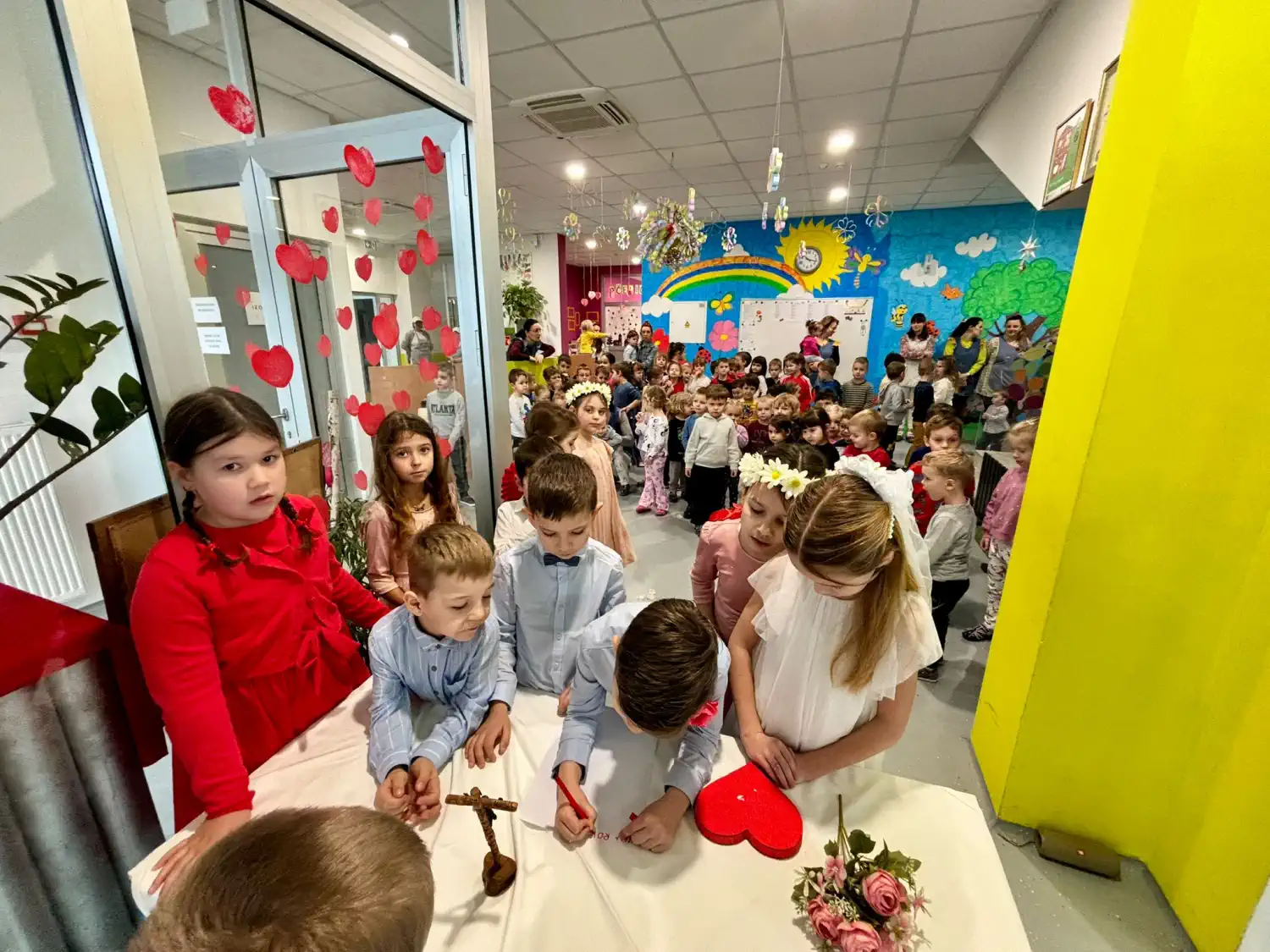 Mali folkloraši iz Šenkovca oduševili Prelog s međimurskim običajima (7) Mali folkloraši iz Šenkovca oduševili Prelog s međimurskim običajima (7)