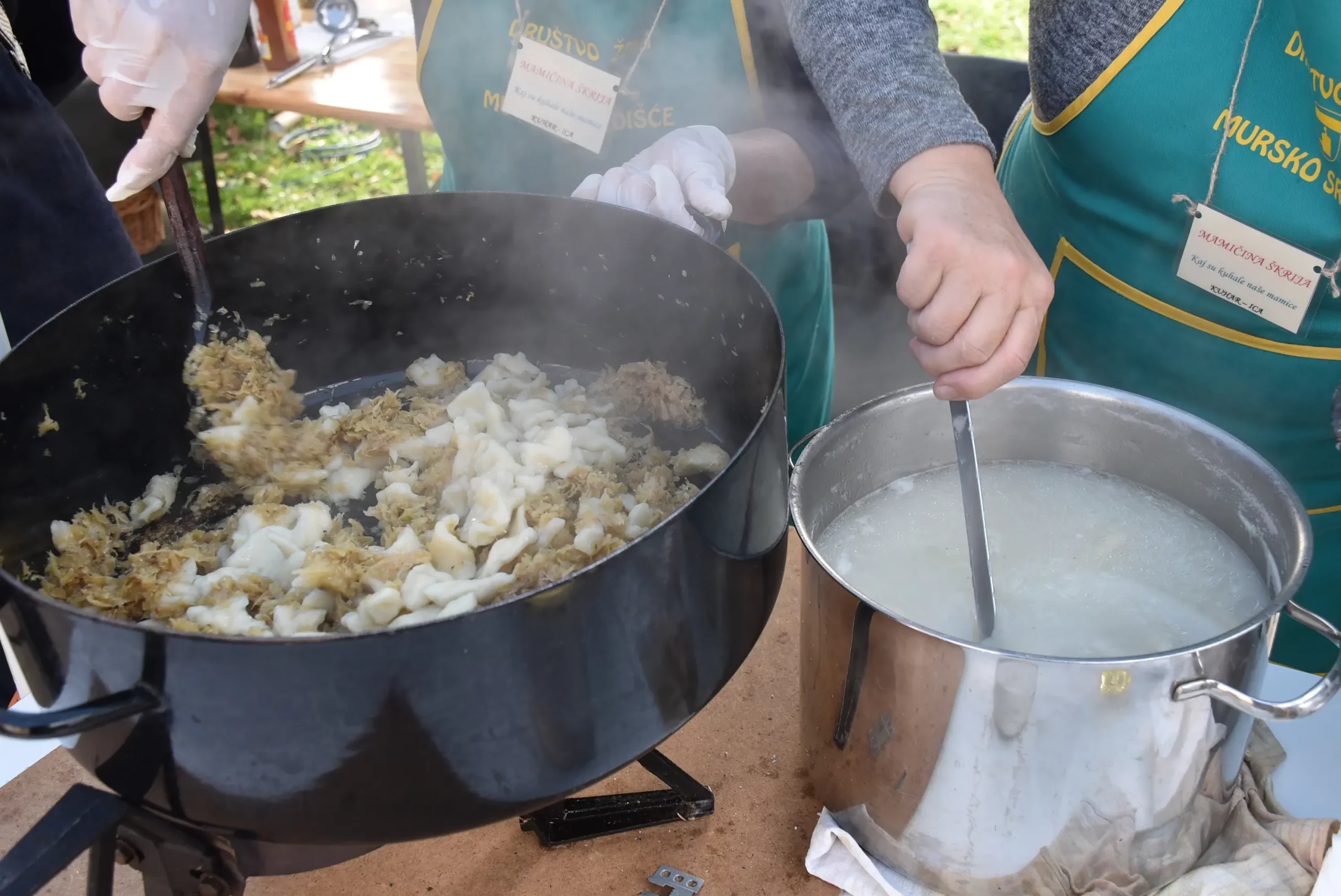 trganci/krpice sa zeljom “Mamičina škrija” u Gornjem Kraljevcu 2024 (67) trganci/krpice sa zeljom “Mamičina škrija” u Gornjem Kraljevcu 2024 (67)