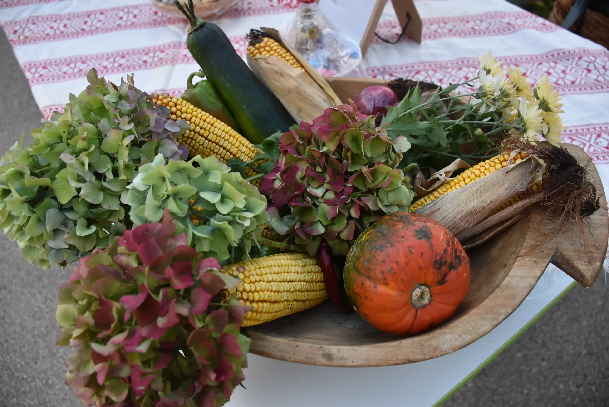 jesenski ukras, tikve, kukuruz “Mamičina škrija” u Gornjem Kraljevcu 2024 (81) jesenski ukras, tikve, kukuruz “Mamičina škrija” u Gornjem Kraljevcu 2024 (81)