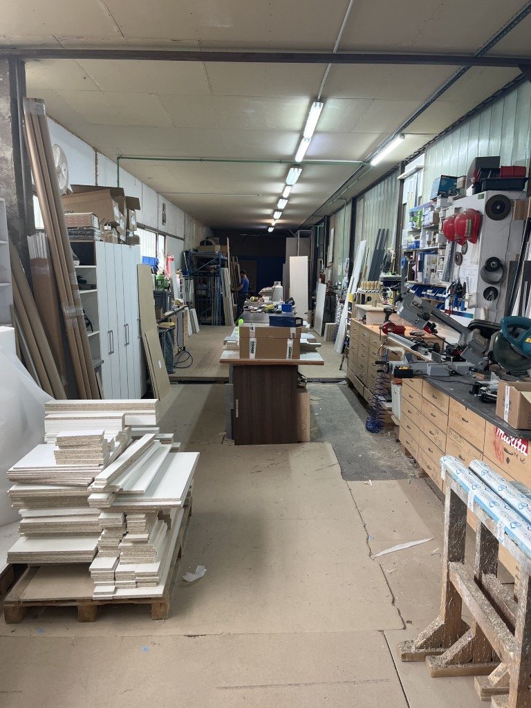 Manitu (1) (Medium) Manitu (1) (Medium)