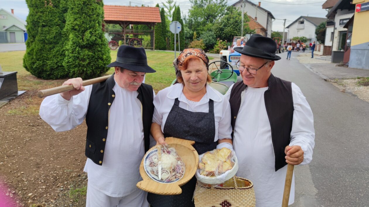 Marija Magdalenić, Anđelko Kozjak i Milan Šafarić (1) Marija Magdalenić, Anđelko Kozjak i Milan Šafarić (1)