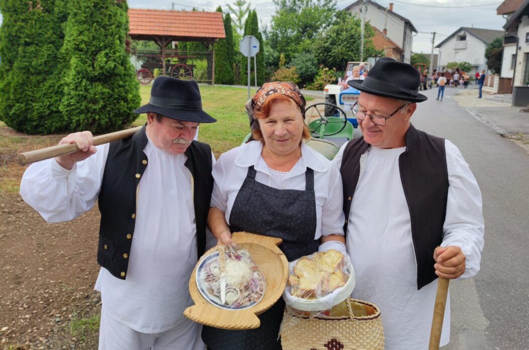 Marija Magdalenić, Anđelko Kozjak i Milan Šafarić (1) Marija Magdalenić, Anđelko Kozjak i Milan Šafarić (1)
