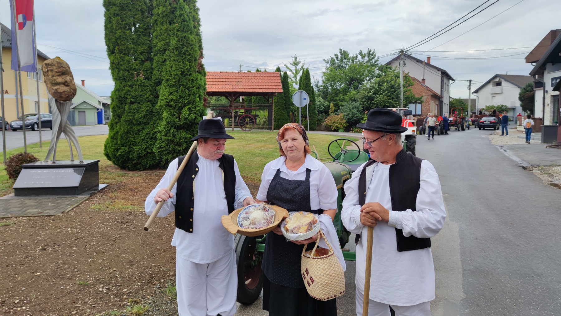 Marija Magdalenić, Anđelko Kozjak i Milan Šafarić (3) Marija Magdalenić, Anđelko Kozjak i Milan Šafarić (3)