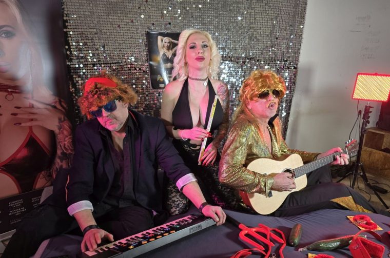 Marija Zadravec i vatrogasci (1)