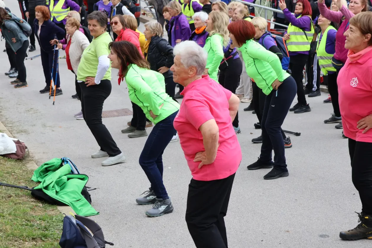 Marijana Vidović, Klub nordijskog hodanja Međimurje, festival, razgibavanje (3) Marijana Vidović, Klub nordijskog hodanja Međimurje, festival, razgibavanje (3)