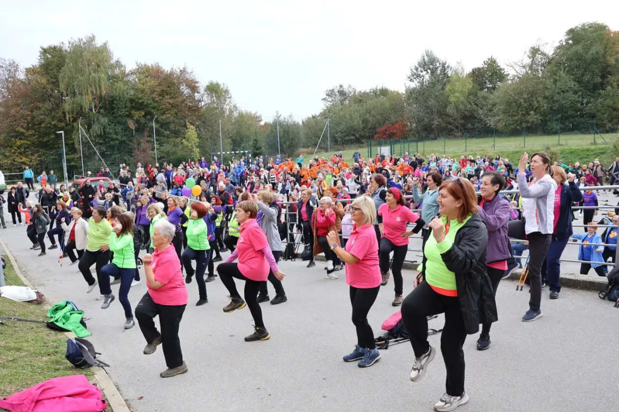 Marijana Vidović, Klub nordijskog hodanja Međimurje, festival, razgibavanje (5) Marijana Vidović, Klub nordijskog hodanja Međimurje, festival, razgibavanje (5)