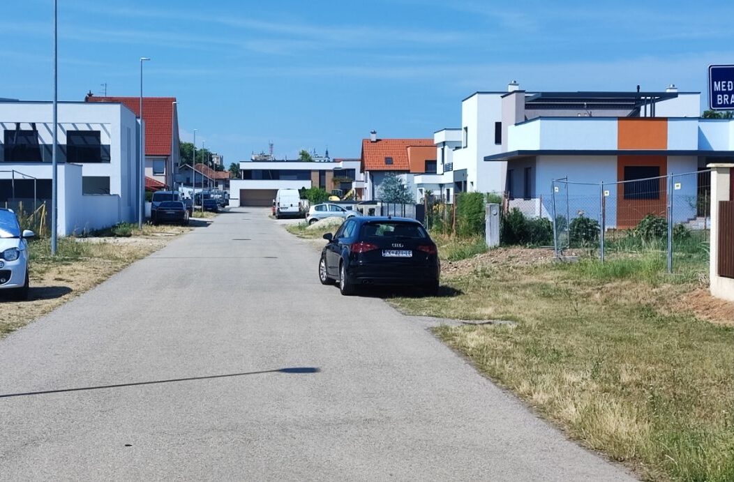 Martane Istok asfalt (1) Martane Istok asfalt (1)