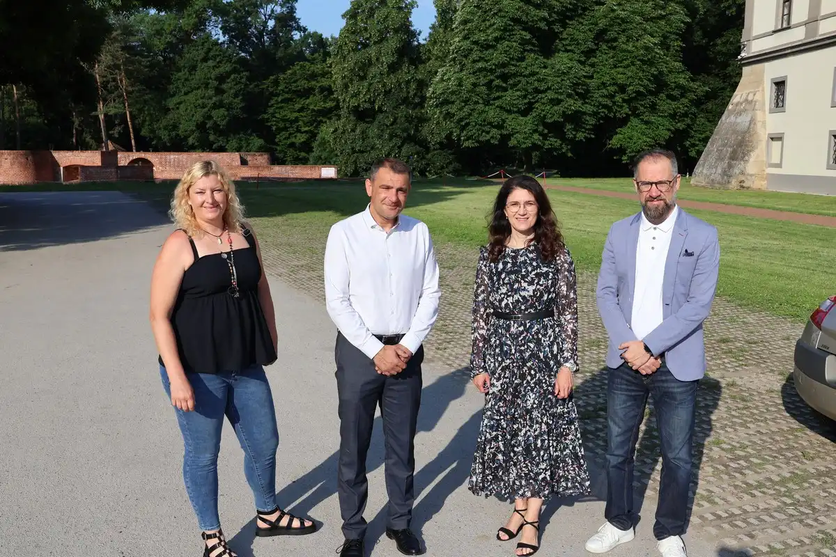 Maša Hrustek Sobočan, Matija Posavece, Ljerka Cividini (2) Maša Hrustek Sobočan, Matija Posavece, Ljerka Cividini (2)