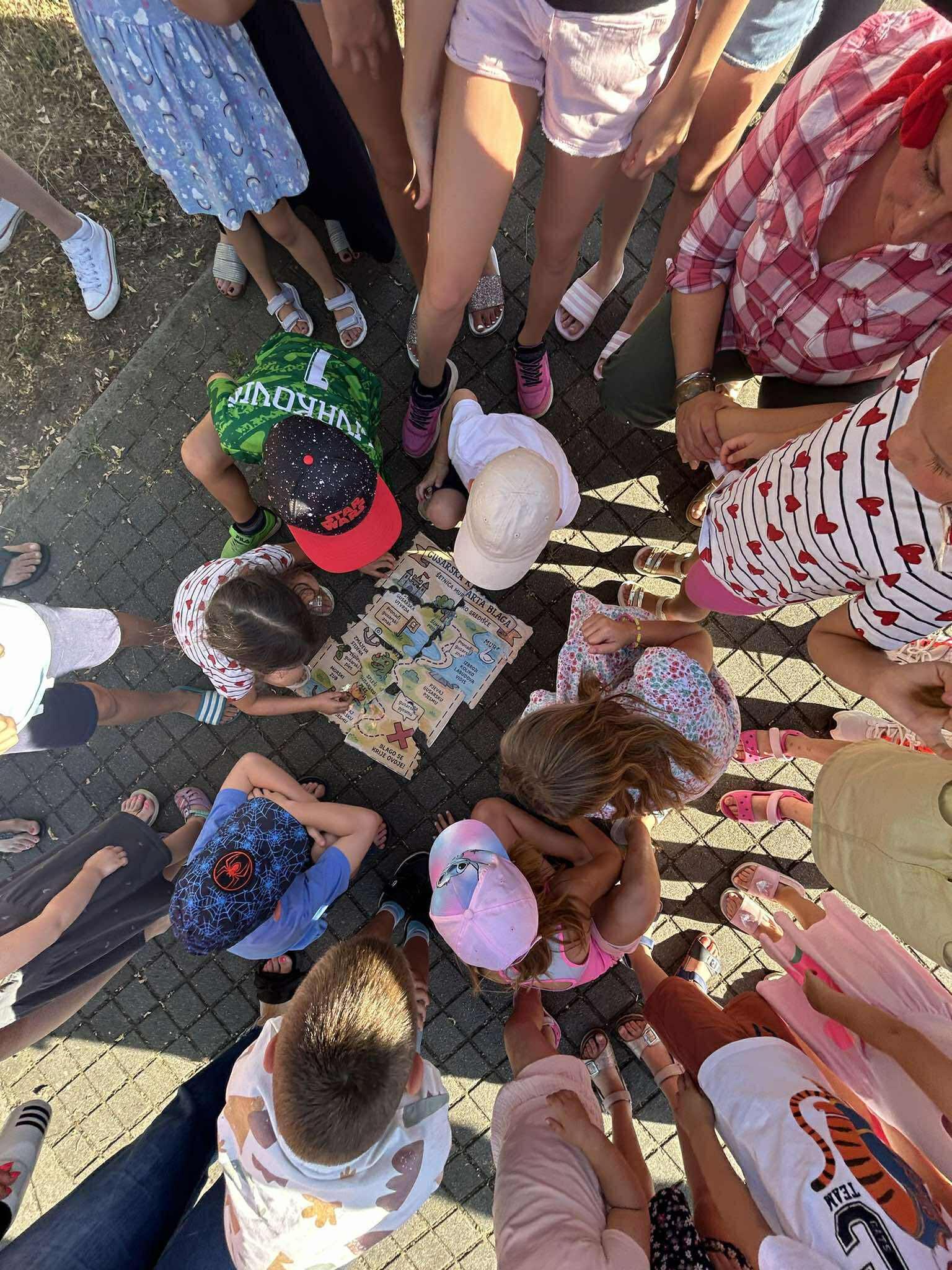 Mašta na šetnici – tri dana igre, boja i blaga! (10) Mašta na šetnici – tri dana igre, boja i blaga! (10)