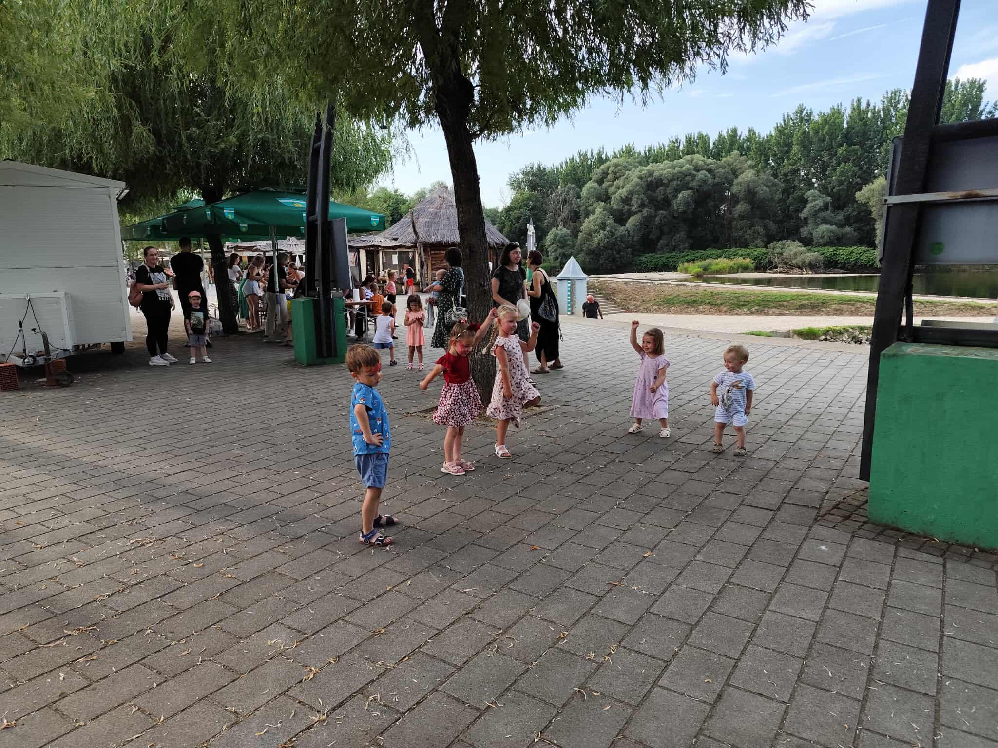 Mašta na šetnici – tri dana igre, boja i blaga! (4) Mašta na šetnici – tri dana igre, boja i blaga! (4)