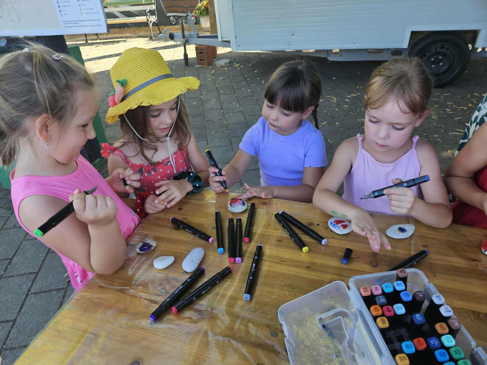 Mašta na šetnici – tri dana igre, boja i blaga! (6) Mašta na šetnici – tri dana igre, boja i blaga! (6)