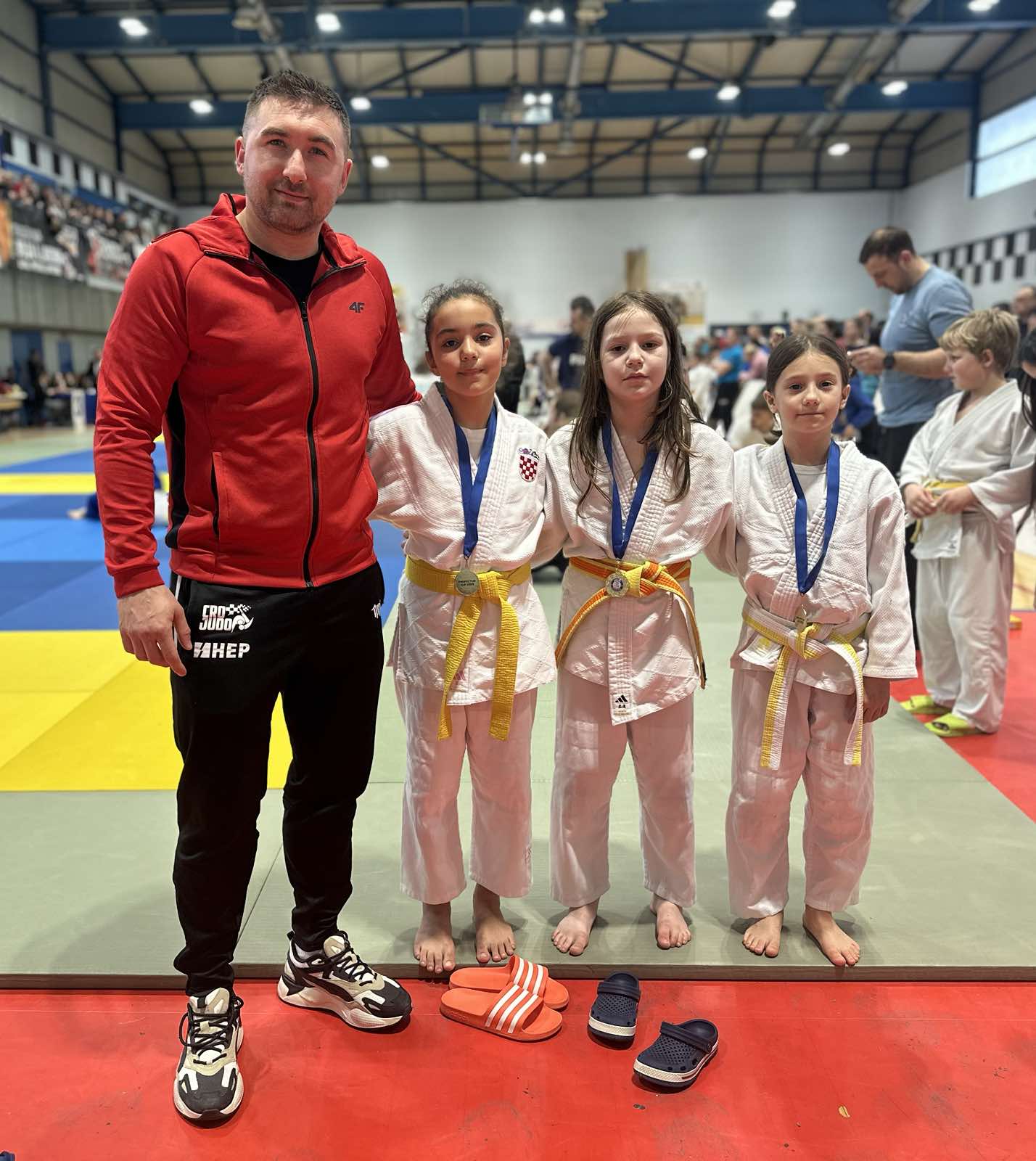 Mateja, Zoa, Tezej i trener Filip