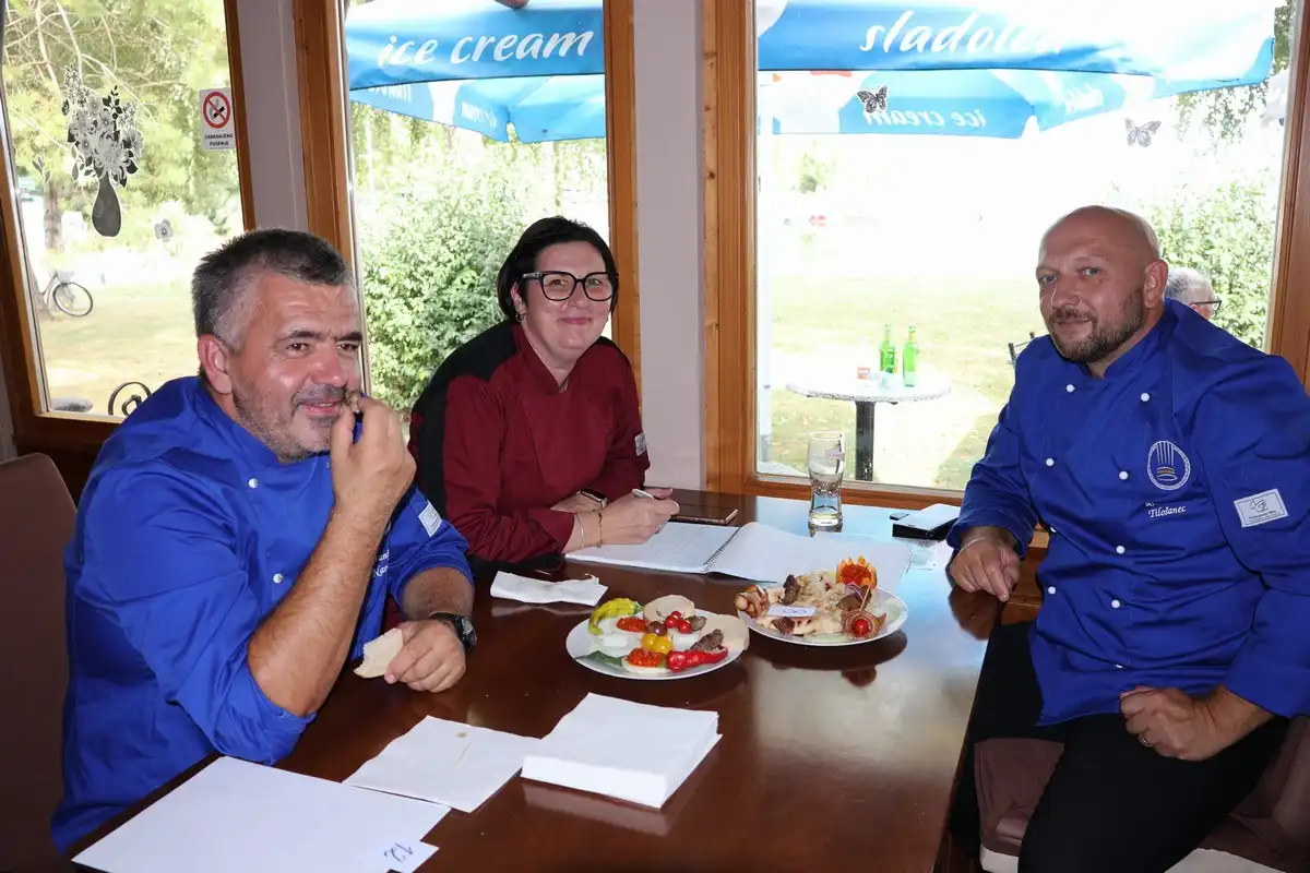 Matica umirovljenika Međimurske županije održala drugu čevapčijadu (6) Matica umirovljenika Međimurske županije održala drugu čevapčijadu (6)