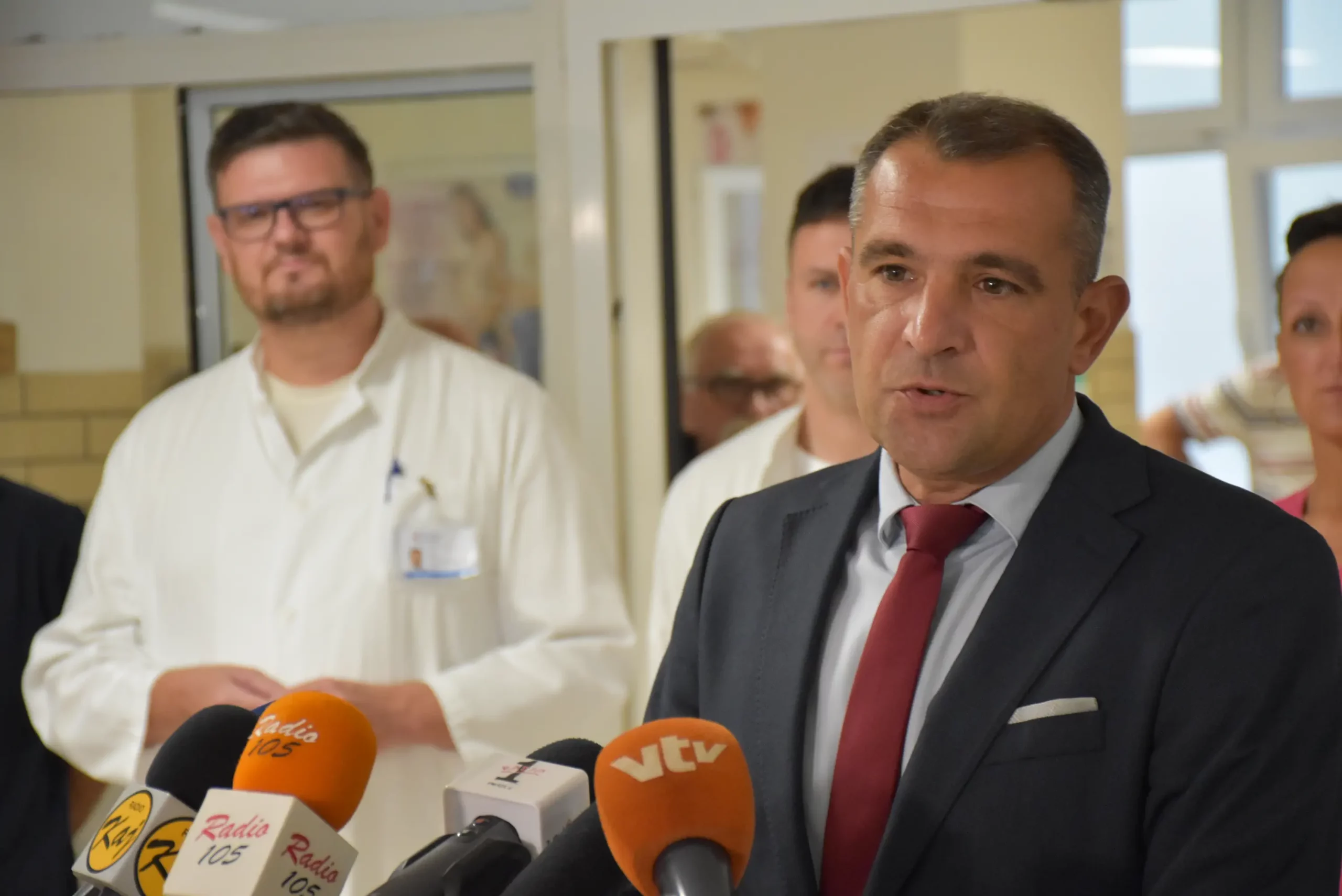 Matija Posavec (1) Matija Posavec (1)