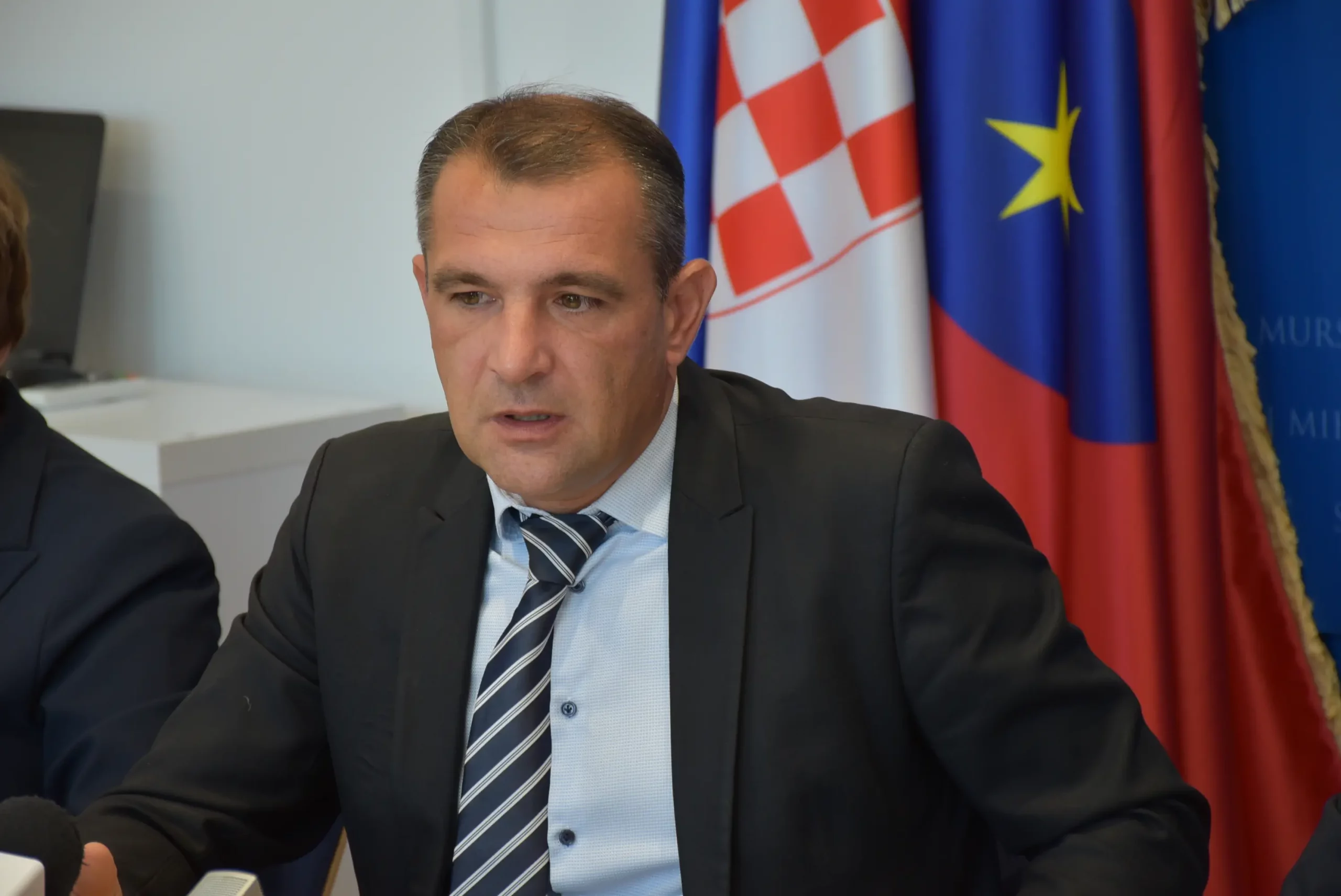 Matija Posavec (1) Matija Posavec (1)