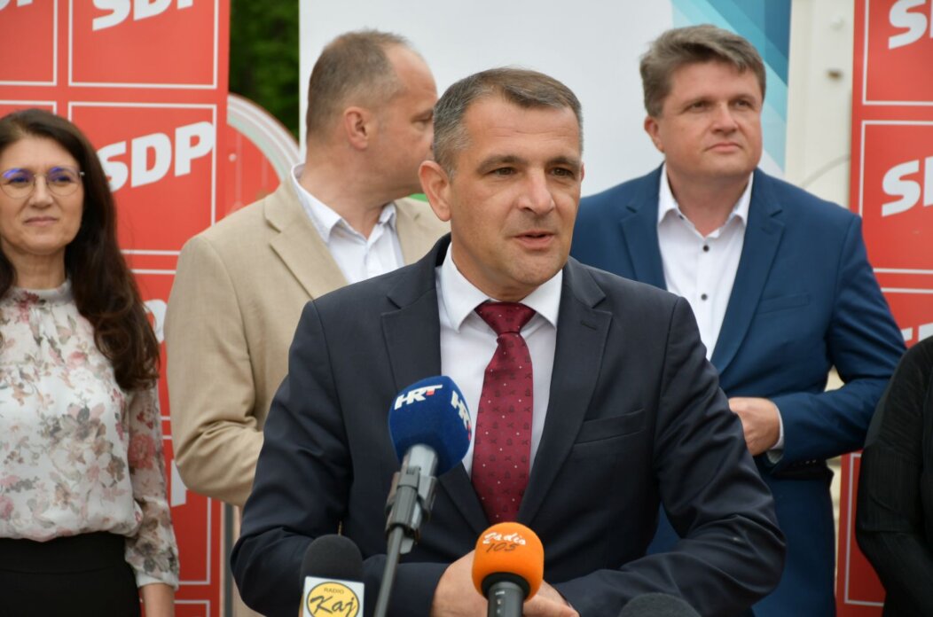 Matija Posavec (2) Matija Posavec (3)