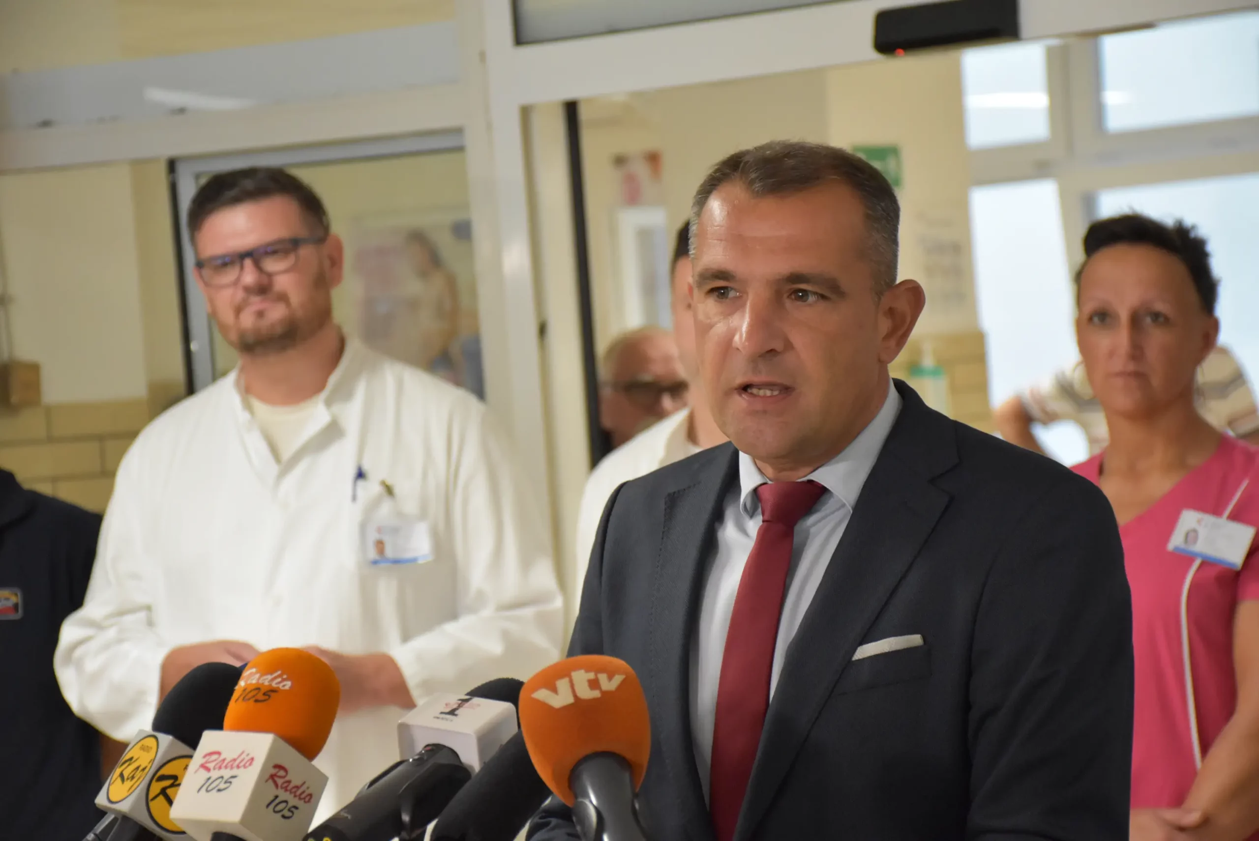 Matija Posavec (2) Matija Posavec (2)