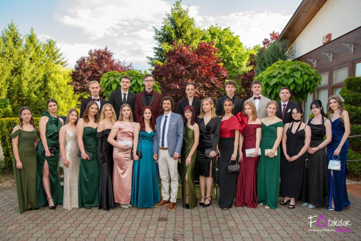 Maturalna večer Gimnazije Josipa Slavenskog 2025 (1) Maturalna večer Gimnazije Josipa Slavenskog 2025 (1)