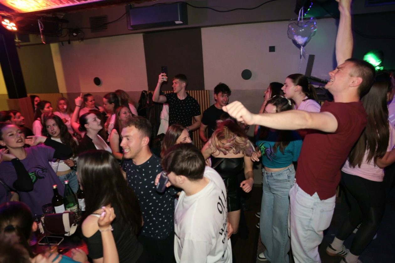 Maturalny party u podroomu (39)