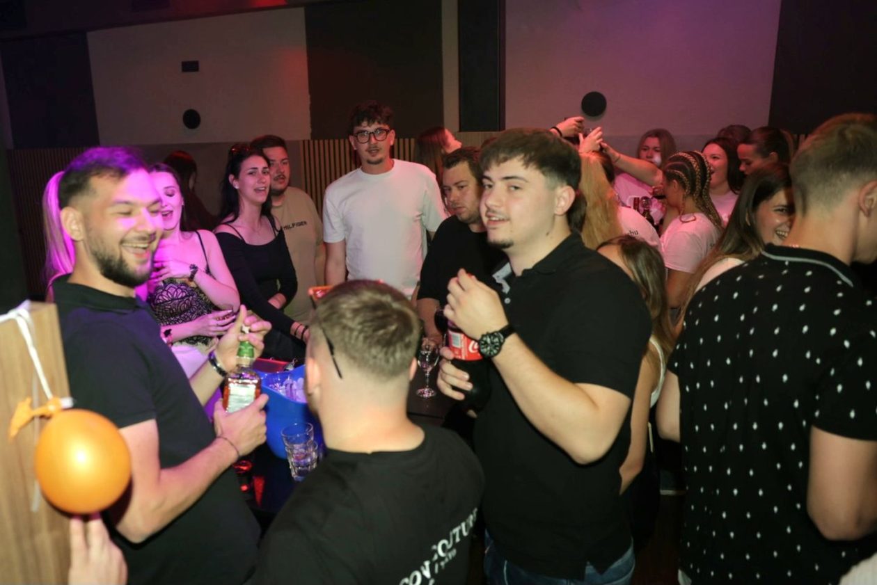 Maturalny party u podroomu (4)