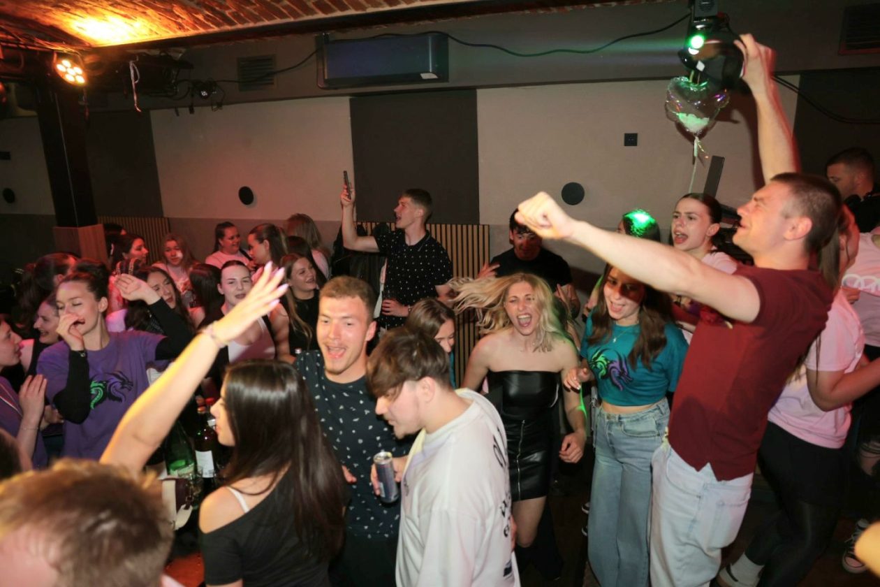 Maturalny party u podroomu (40)